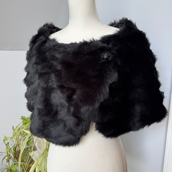 Tahari Arthur S Levine Black Faux Fur Capelet Shrug Brooch Button Evening Party - Picture 1 of 8